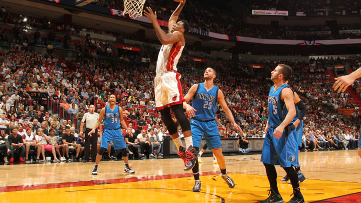 Whiteside scores 25, Heat roll past Mavericks 106-82