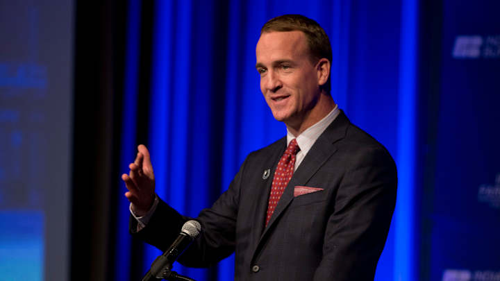 Peyton Manning gets award from Tennessee Sports Hall of Fame