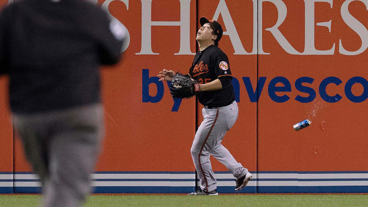 Watch: Blue Jays fan throws can at Hyun Soo Kim in outfield Watch: Blue Jays fan throws can at Hyun Soo Kim in outfield