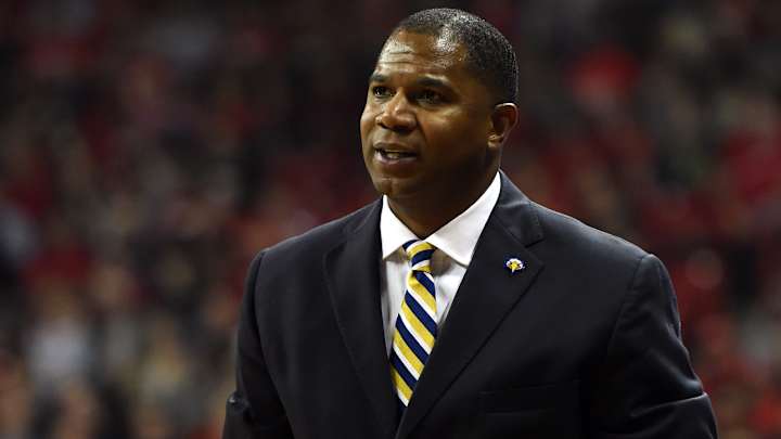 Report: Morehead State coach Sean Woods resigns after battery charge