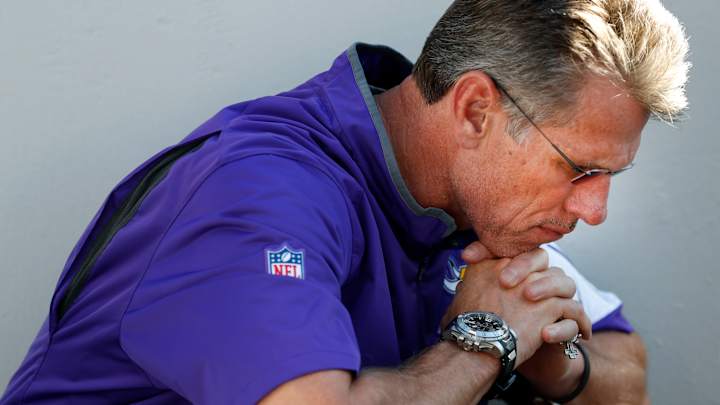 Shaun Hill steps in for injured Bridgewater in Minnesota