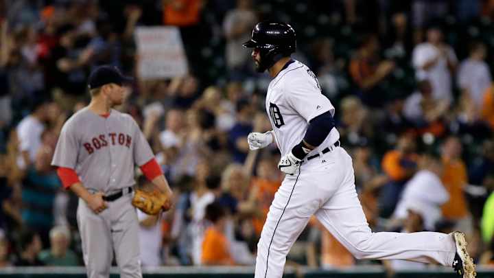 Ortiz homers after being honored, Red Sox beat Tigers 3-2