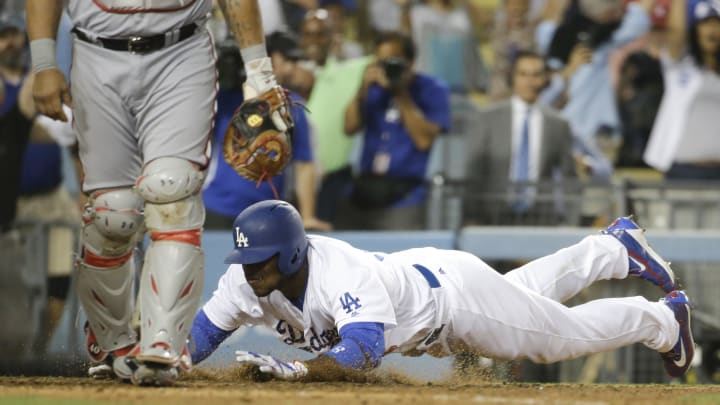 Puig runs around the bases on crazy play in 9th; Dodgers win