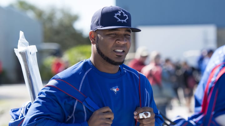 Blue Jays' Edwin Encarnacion sidelined with strained side