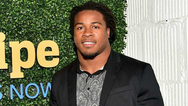 Devonta Freeman stopped by to help some neighbors with yard work
