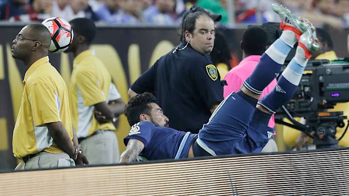 Argentina's Lavezzi breaks elbow, will miss Copa America final Argentina's Lavezzi breaks elbow, will miss Copa America final