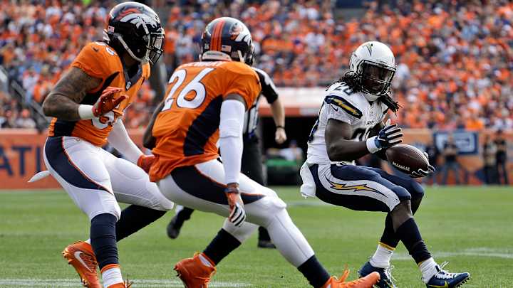 Chargers inexplicably veer away from Gordon in loss
