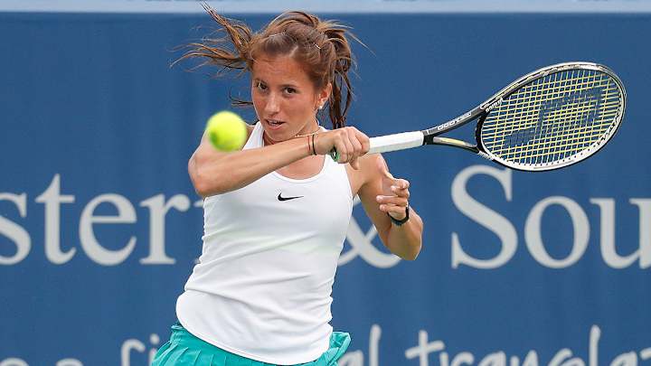 Defending champion Beck upset by Stefkova in Quebec City