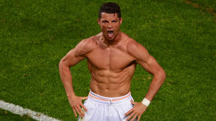Cristiano met Conor McGregor and put him to shame with his abs