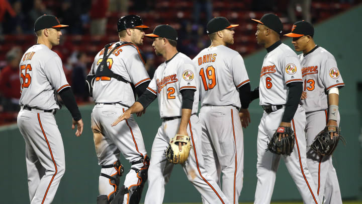 Hardy, Trumbo homer to keep Orioles perfect, beat Red Sox