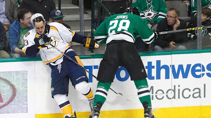 Stars beat Predators 5-2 to keep pace with Blues
