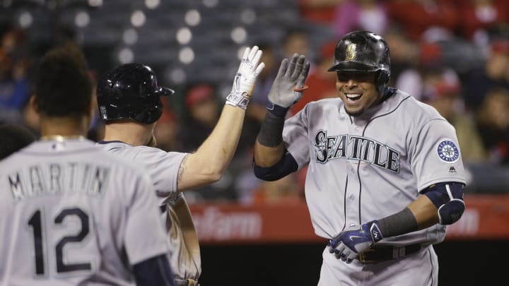 Cruz homers in Mariners' 5-2 win over Angels in 10