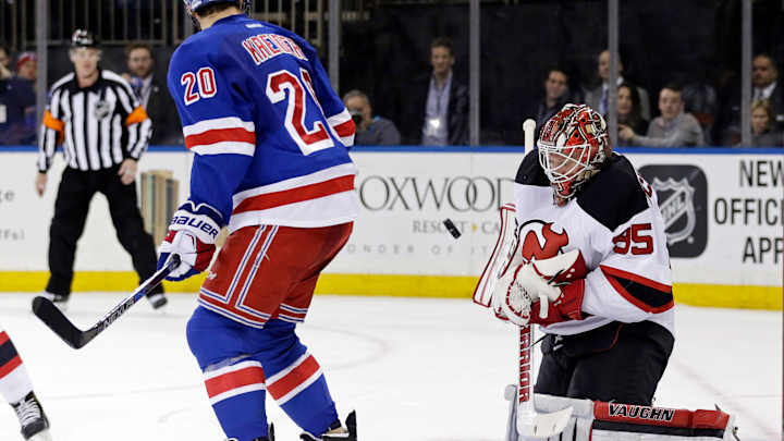 Lundqvist makes 27 saves, Rangers win third in row