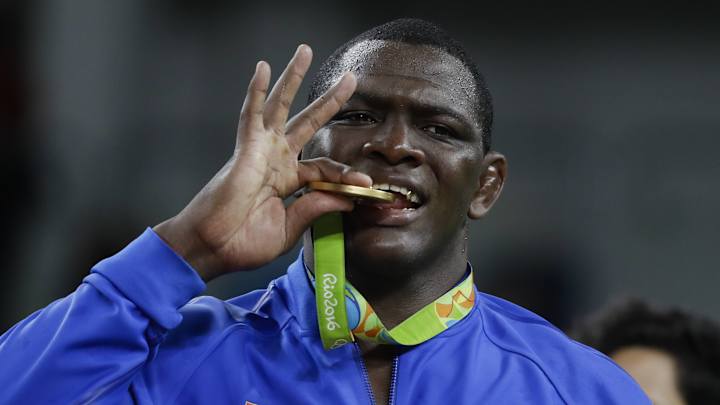 Cuban wrestler Mijain Lopez rolls to 3rd Olympic title