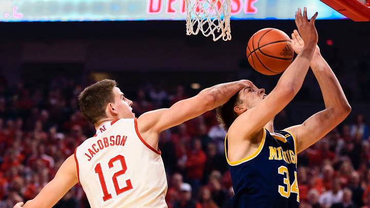 Robinson scores 21, Michigan ends Huskers' roll in 81-68 win Robinson scores 21, Michigan ends Huskers' roll in 81-68 win