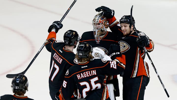 Kesler, Getzlaf lead Ducks past Blues in shootout