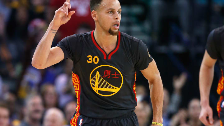 Curry leads Warriors past Rockets for 42nd straight home win