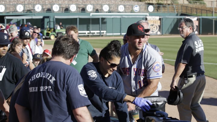 Tebow aids ill fan after 1st Arizona Fall League game
