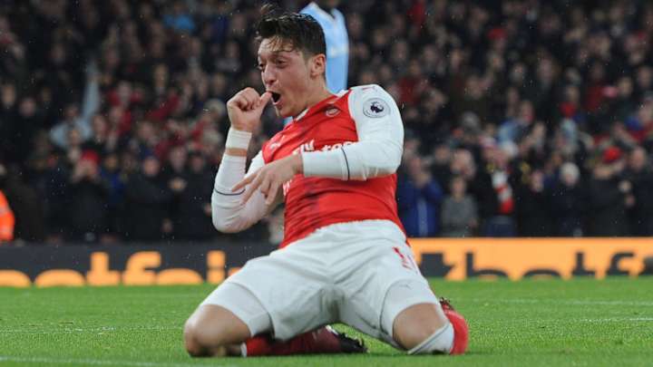 Mesut Ozil's header sends Arsenal to top of EPL and more results Mesut Ozil's header sends Arsenal to top of EPL and more results