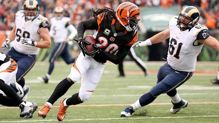 Watch: Steelers coach pulls Bengals S Reggie Nelson by his dreads Watch: Steelers coach pulls Bengals S Reggie Nelson by his dreads