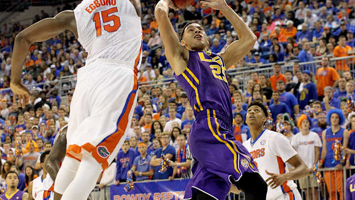 Florida beats LSU 68-62 despite big game from Simmons