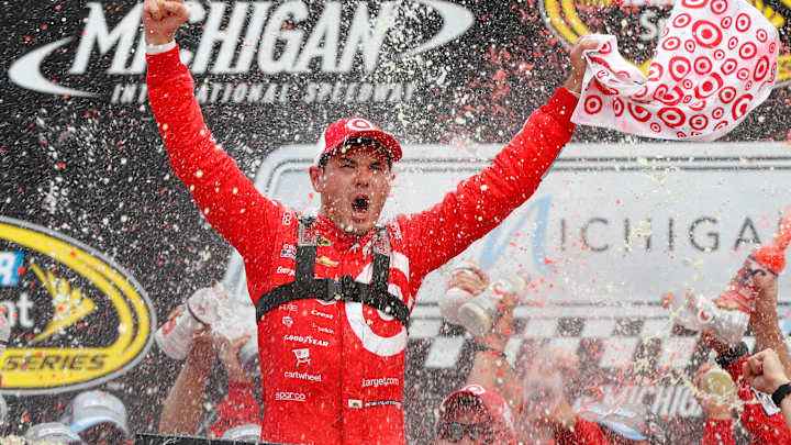 Larson finally finds his way to victory lane after 3 years