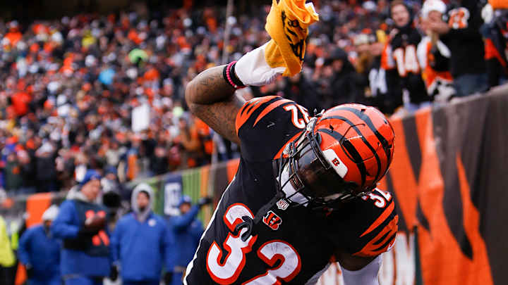 Jeremy Hill: ‘F— y’all towel’ Jeremy Hill: ‘F— y’all towel’