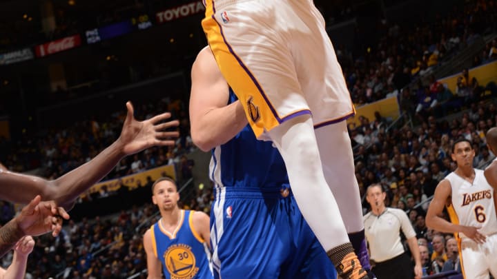 Lakers stun Warriors 112-95 for Golden State's 6th loss