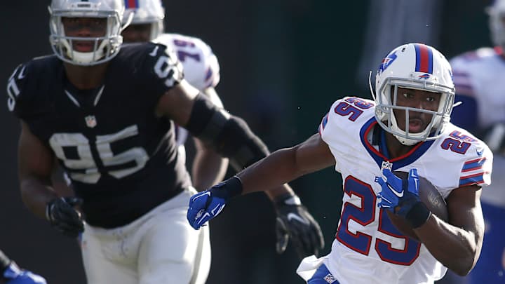 Comeback kids: Mack, Carr lead Raiders to 38-24 win vs Bills