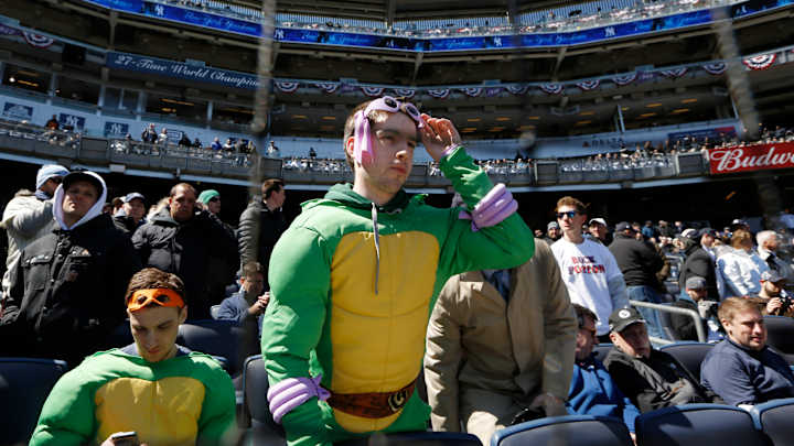 Turtle Power: Costumed fans win Yankees tickets from Oliver
