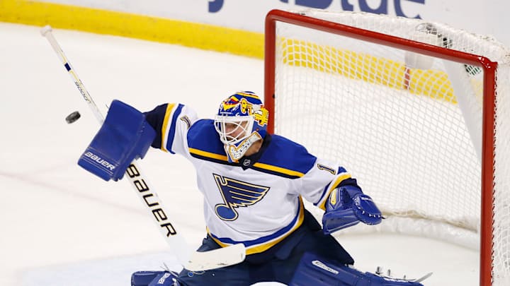 Blues G Elliott leaves game with apparent injury
