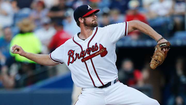 Braves right-hander Gant leaves game with apparent injury