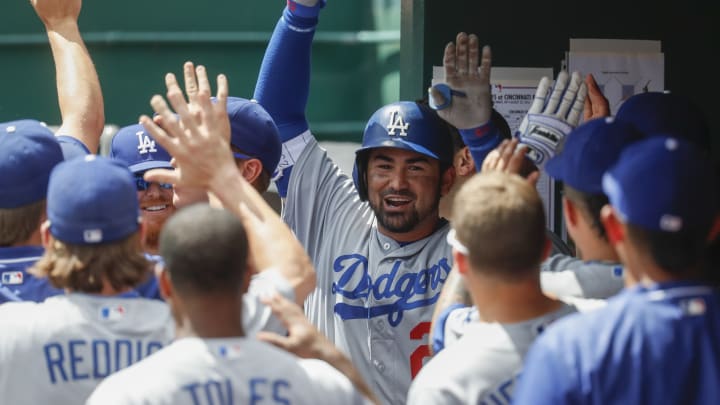 Gonzalez hits 3 of Dodgers' 7 homers for 18-9 win over Reds