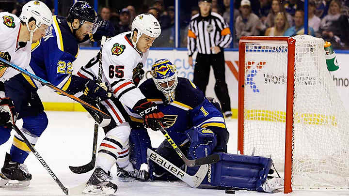 Blackhawks benefit from disputed calls in Game 2 win vs. Blues