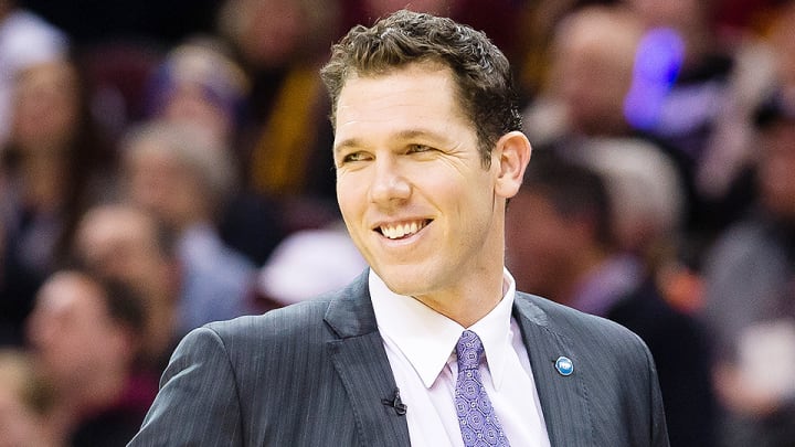 Lakers hire Luke Walton as head coach