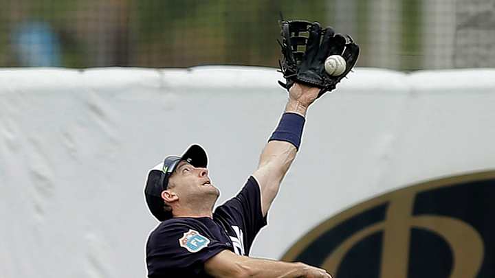 Ellsbury hit on wrist by pitch, but Yanks say scans negative