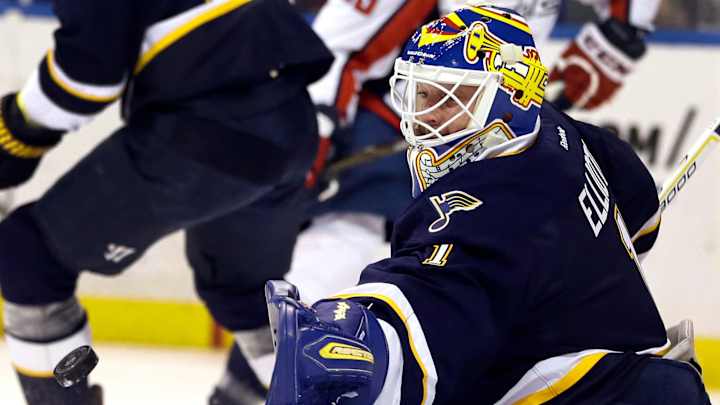 Elliott No. 1 goalie for Blues entering playoffs