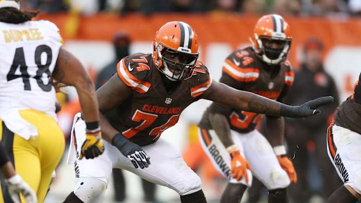 Cleveland Browns' player is Ohio teen's surprise prom date