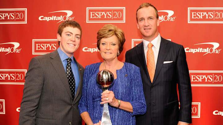 Peyton Manning on Pat Summitt: I felt like she was one of my coaches Peyton Manning on Pat Summitt: I felt like she was one of my coaches