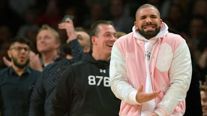Drake made a lot of faces at All-Star Weekend Drake made a lot of faces at All-Star Weekend