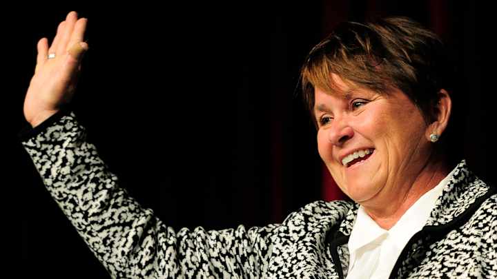 Titans' owner tells season-ticket holders team not for sale