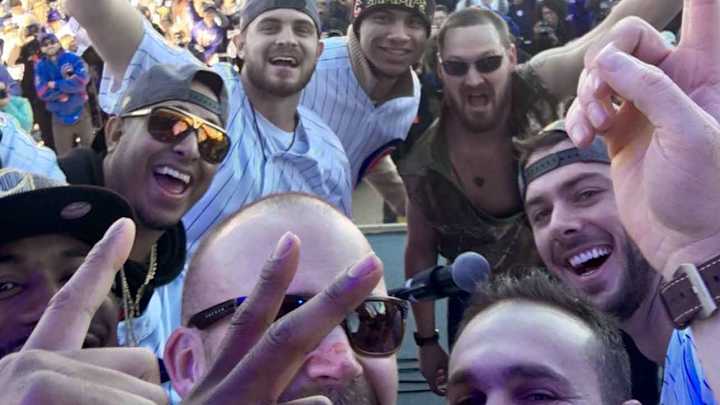 Here’s the ridiculous selfie David Ross took onstage at the Cubs rally
