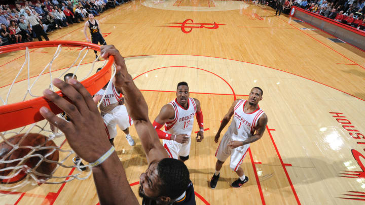 Favors' dunk lifts Jazz over Rockets 89-87