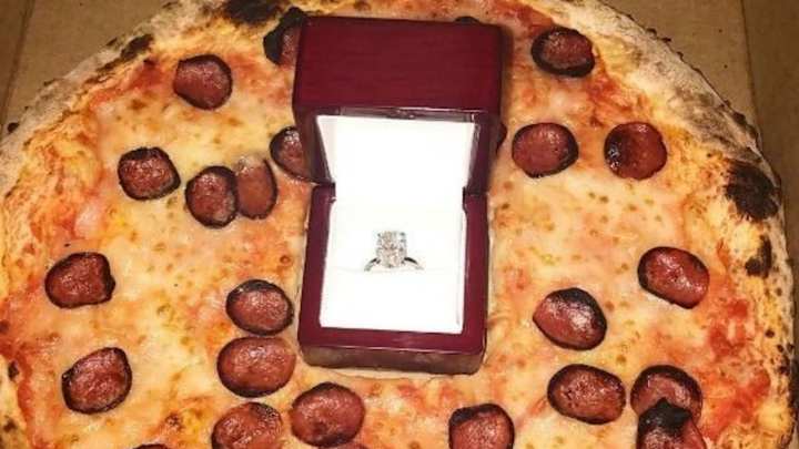 Erik Karlsson proposes to girlfriend with pizza Erik Karlsson proposes to girlfriend with pizza
