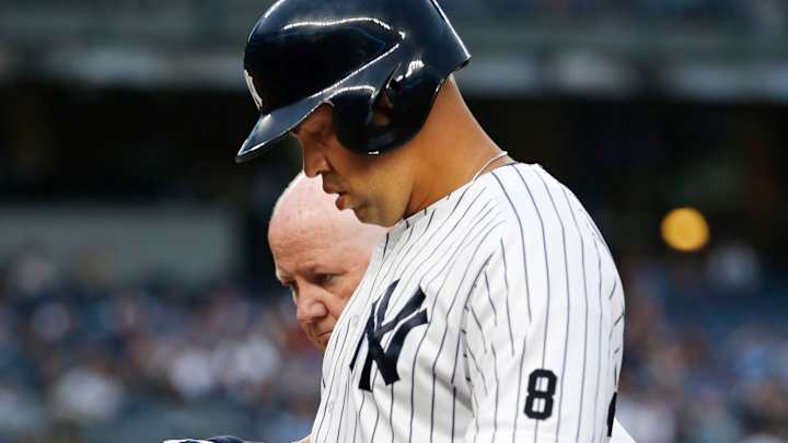 Yankees slugger Beltran leaves with tight hamstring