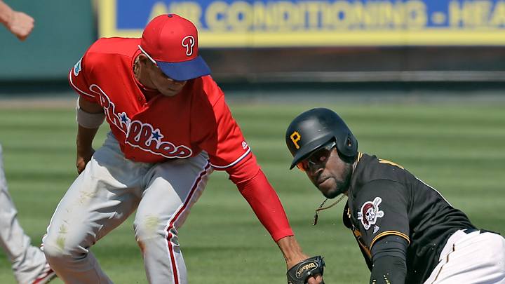 Velasquez, Oberholtzer help pitch Phillies over Pirates 1-0 Velasquez, Oberholtzer help pitch Phillies over Pirates 1-0