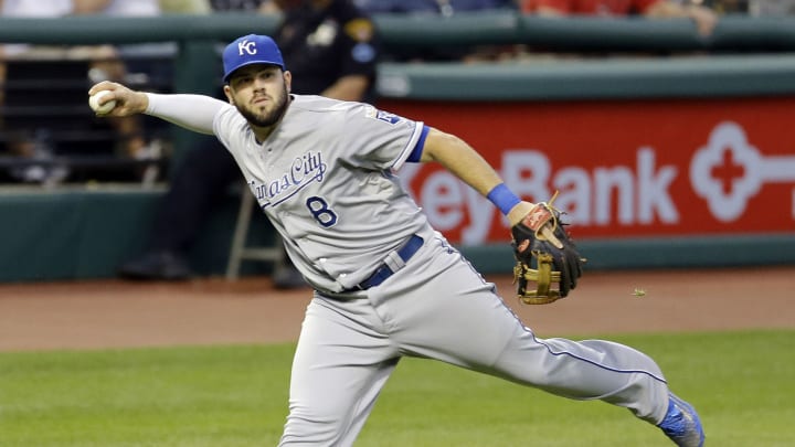 Moustakas, Royals agree to $14.3 million, 2-year contract