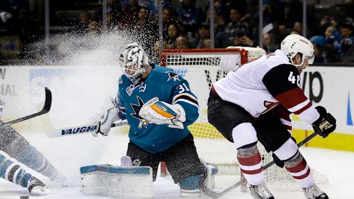 Sharks build early lead, hold off Coyotes 4-1