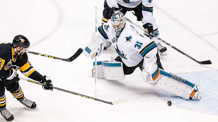 Unflappable Jones keeps Sharks afloat in Game 5 win