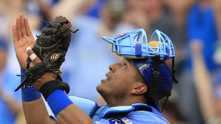 Perez homers, makes key pickoff to lead Royals over Mariners